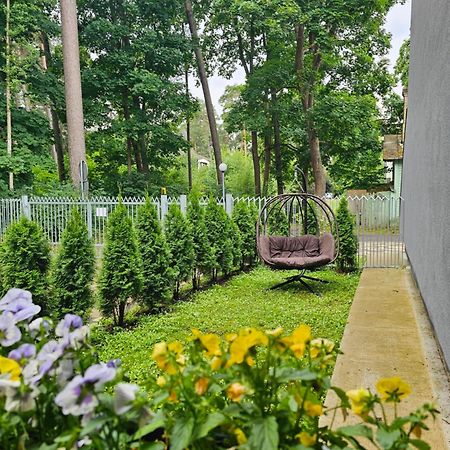 Cool Flat With Own Garden Apartment Jurmala Exterior photo