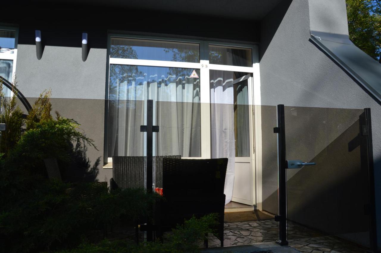 Cool Flat With Own Garden Apartment Jurmala Exterior photo