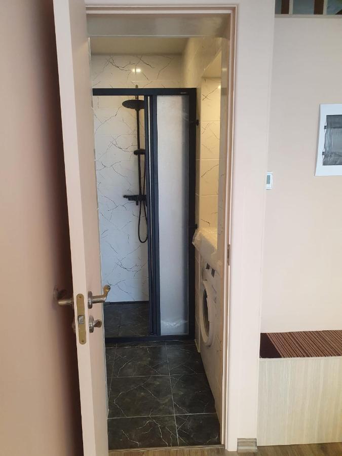 Cool Flat With Own Garden Apartment Jurmala Exterior photo
