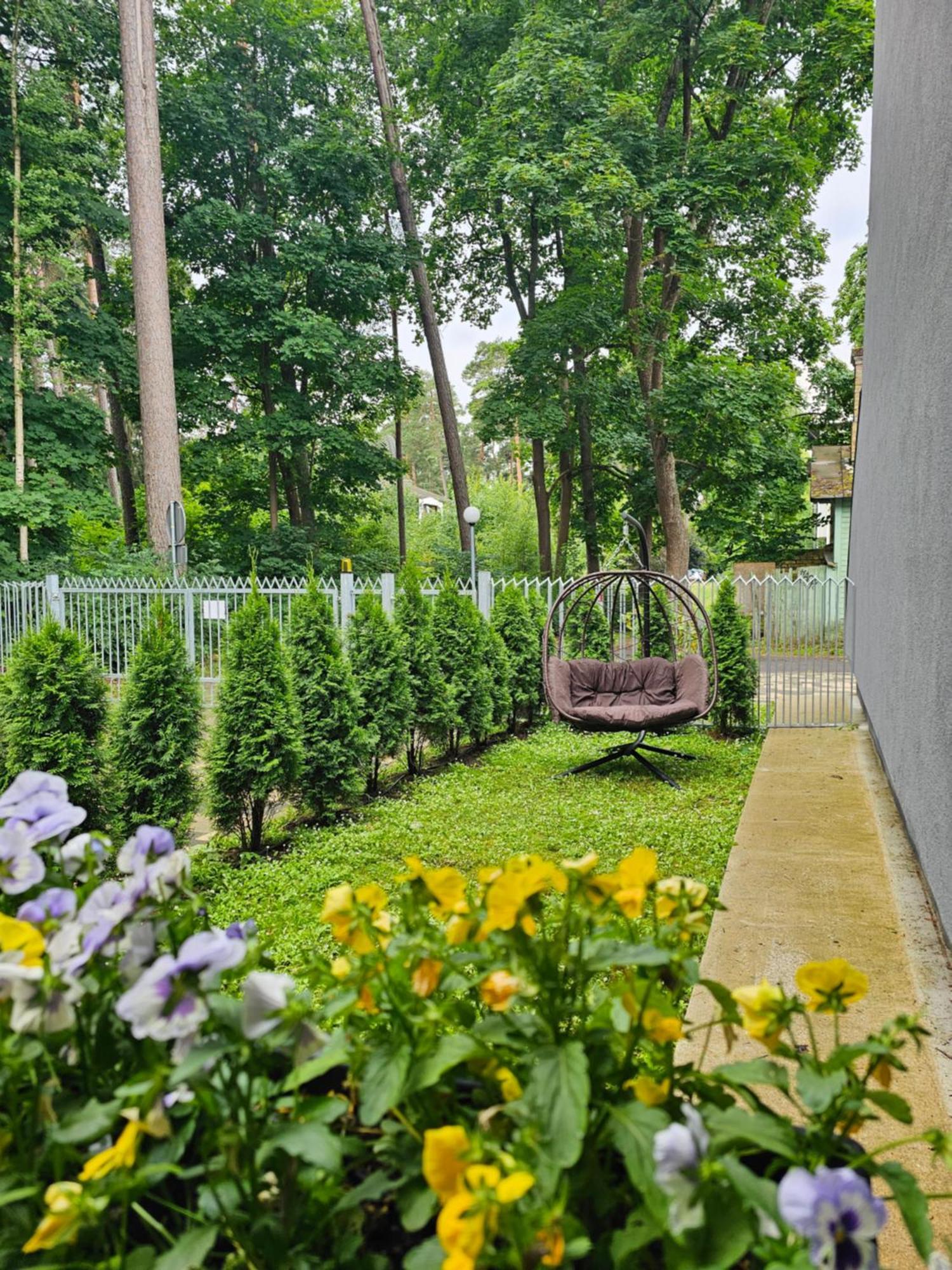 Cool Flat With Own Garden Apartment Jurmala Exterior photo